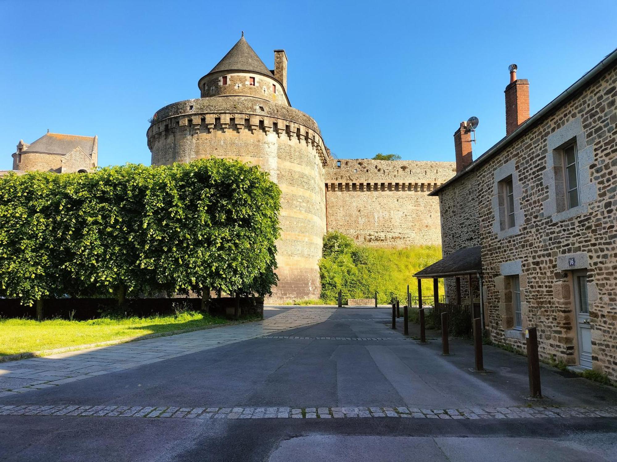 Fougères L'Escapade Medievale מראה חיצוני תמונה
